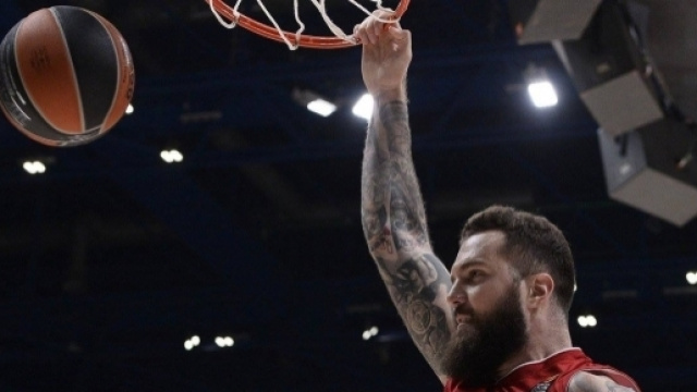 Il centro dell'Olimpia Milano Miroslav Raduljica.