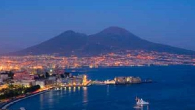 Il Vesuvio &egrave; il maggior problema di sicurezza del Paese. Una eruzione violenta coinvolgerebbe 3 milioni di persone a causa della densit&agrave; abitativa