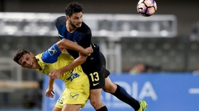 Allarme difesa per De Boer, Ranocchia infortunato.