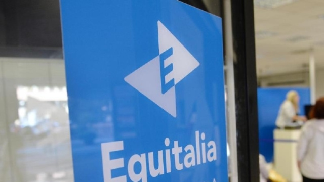 Il governo vara una sanatoria per le cartelle Equitalia e dispone la chiusura dell'ente