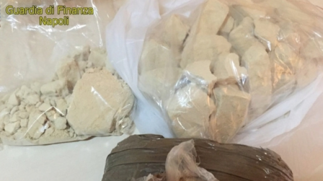 L'eroina rinvenuta in uno zaino a spalla