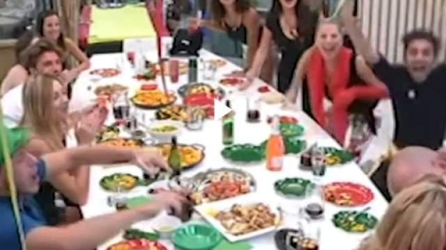 bacio tra valeria marini e stefano bettarini