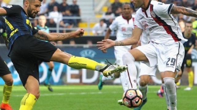 Foto Inter Candreva in azione contro il Cagliari