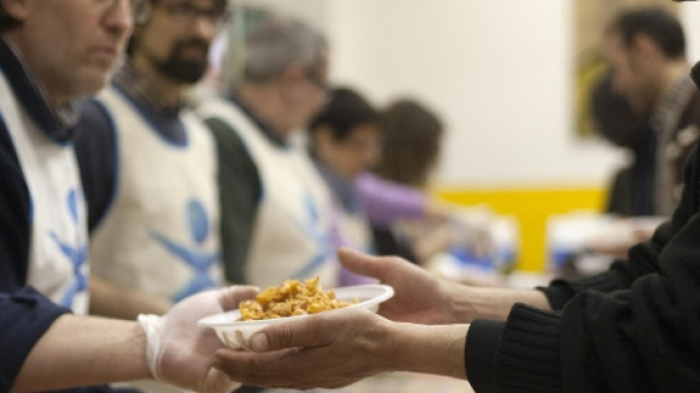 Italiani al Sud pi&ugrave; poveri degli stranieri. Aumentano gli indigenti