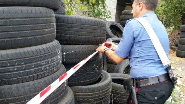 Pneumatici usurati depositati illegalmente