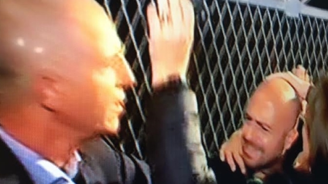 Aggressione sub&igrave;ta dall'inviato di Striscia la Notizia Luca Abete.