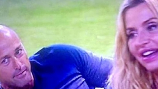 Gf Vip, coccole hot tra Valeria Marini e Stefano Bettarini - today.it