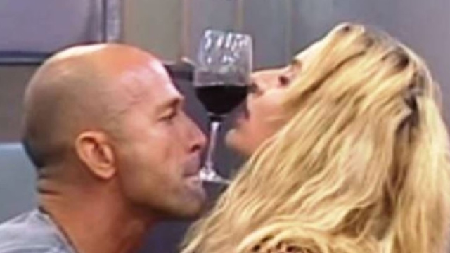 Valeria Marini e Stefano Bettarini nello stesso letto, coccole hot ... - perizona.it