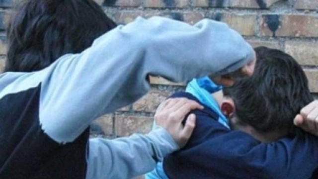 Bullismo a scuola: studentessa insultata dai compagni