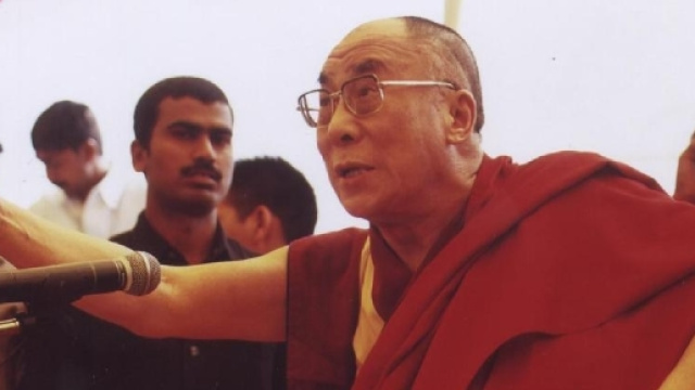 Dalai Lama a Milano per ricevere cittadinanza onoraria