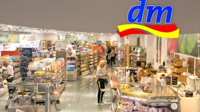 dm apre in Italia e ricerca personale