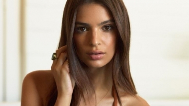 Emily Ratajkowski ancora vittima di hacker