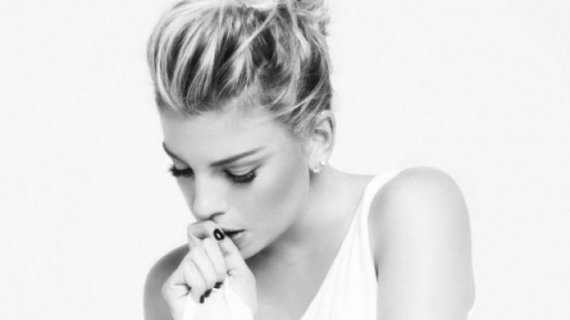 Gossip: Emma Marrone ritrova il padre di Stefano De Martino a cena.
