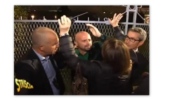 Luca Abete malmenato dalla Polizia