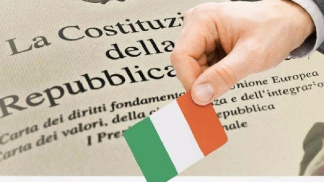 Referendum Costituzionale: libri per la scuola che danno per scontata la vittoria del s&igrave; - Foto TGcom24