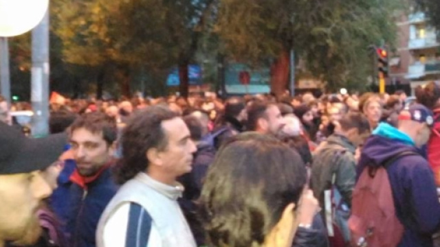 Un momento della manifestazione spontanea di giovedi scorso dopo lo sgombero (fonte Facebook)