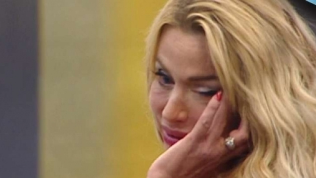 Valeria Marini piange al Grande Fratello Vip
