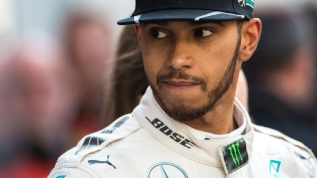 Ennesimo guasto meccanico per Hamilton