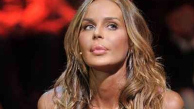 La bellissima modella croata Nina Moric