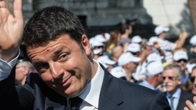 Matteo Renzi: la Raggi consegna i rifiuti a Mafia Capitale