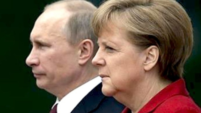 Vladimir Putin ed Angela Merkel, il dialogo tra Russia e Germania non &egrave; mai venuto meno