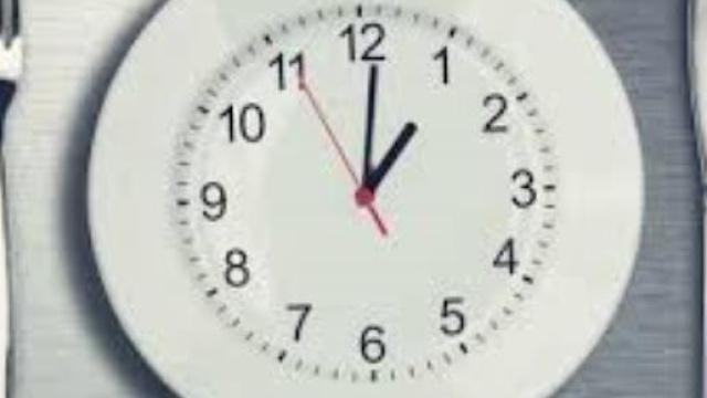 Digiuno intermittente, utile per ridurre la massa grassa e mantenere la massa magra.