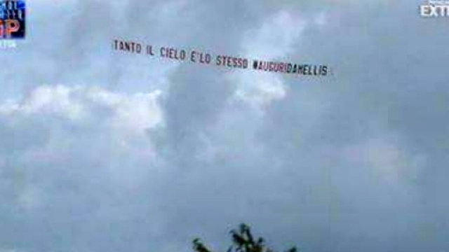 L'aereo mandato in casa Per Andrea e Giulia