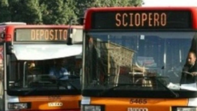Sciopero trasporti 21 ottobre 2016: fermi treni, aerei, mezzi pubblici locali, orari e modalit&agrave;