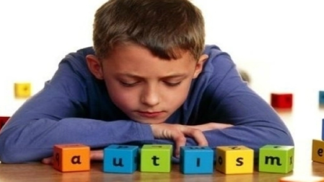 Immagine simbolica di un bimbo affetto da autismo