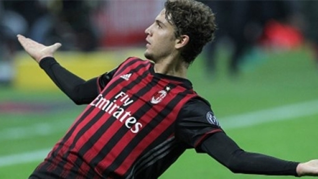 Manuel Locatelli esulta dopo il gol
