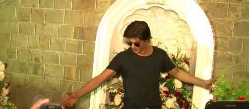 Shah Rukh Khan's Raees and Dear Zindagi out of trouble (Image source: YouTube)