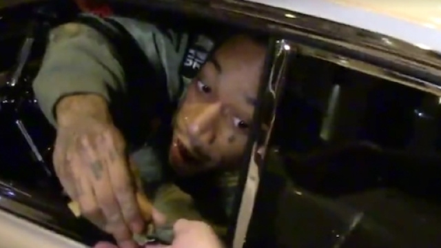 Wiz Khalifa, intercettato dai paparazzi a West Hollywood.