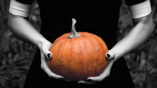 Auguri di buon Halloween 2016 per WhatsApp, immagini gratis e GIF animate da inviare a contatti amici e da condividere con i followers