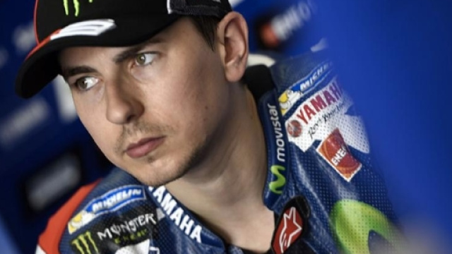 Lorenzo irriconoscibile anche con l'asciutto. E' crisi?