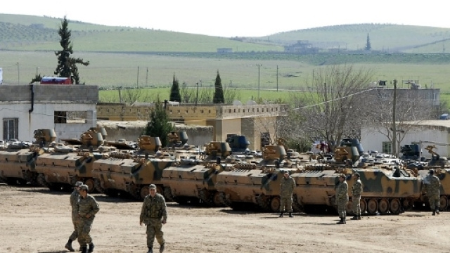 Mezzi corazzati turchi in territorio siriano, prosegue l'azione militare di Recep Erdogan