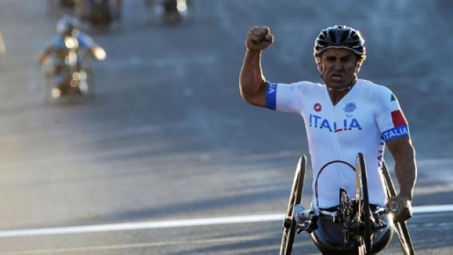 Alex Zanardi oro nella cronometro, terzo successo olimpico - blitzquotidiano.it