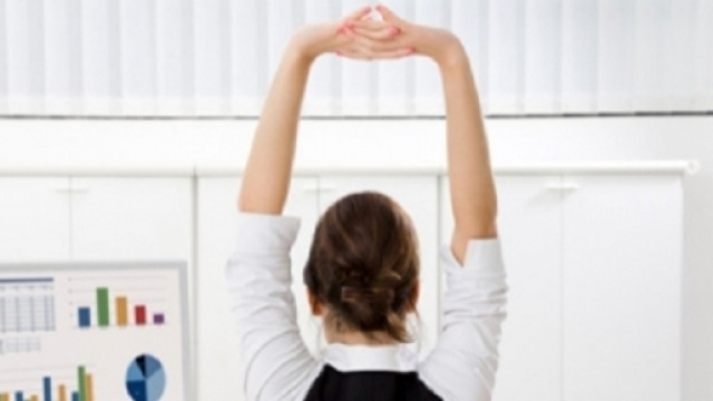 Ginnastica isometrica: semplici esercizi anche seduti ad una scrivania