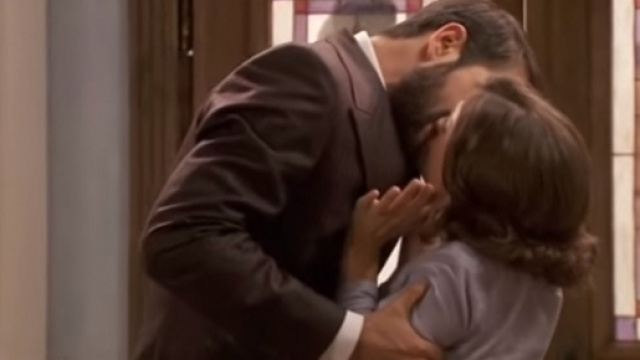 Il Segreto, trame novembre: Severo bacia Candela