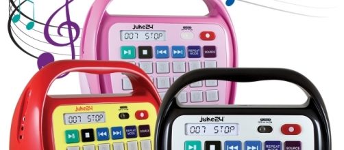 The Juke24 comes in three colors and has large buttons. / Photos via Eva, HamiltonBuhl. Used with permission.