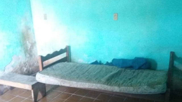 Armando Bezerra de Andrade incatenato ad un letto in uno stanzino