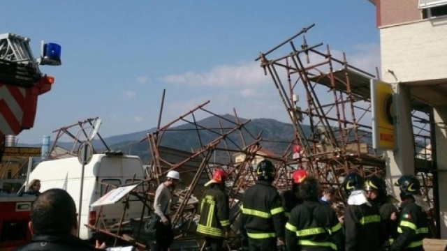 Calabria: operaio cade da ponteggio, gravissimo