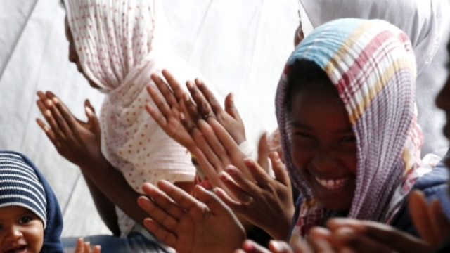 Gorino piazza delle barricate contro i migranti: ci sono donne e bambini