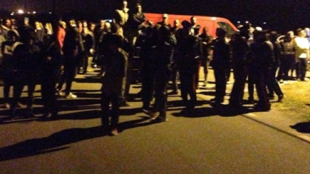 Goro, barricate in strada contro l'arrivo del pullman con i profughi - rosarossaonline.org