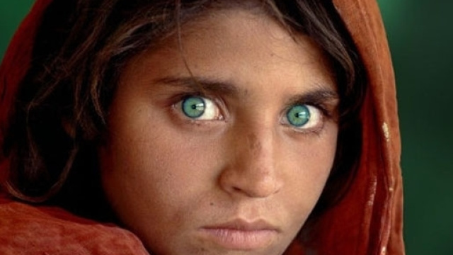 Arrestata la "ragazza afghana" fotografata da Steve McCurry