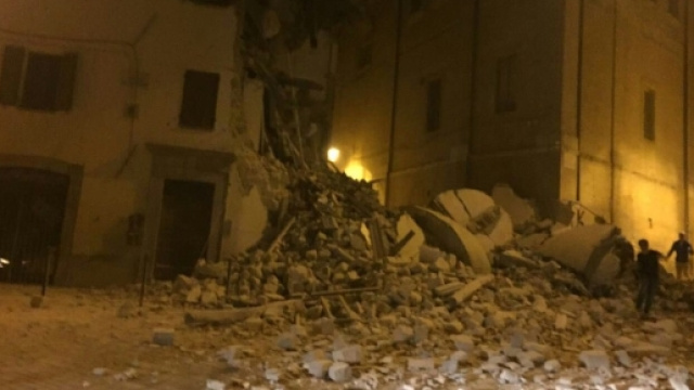Crolli nel centro Italia a causa del terremoto