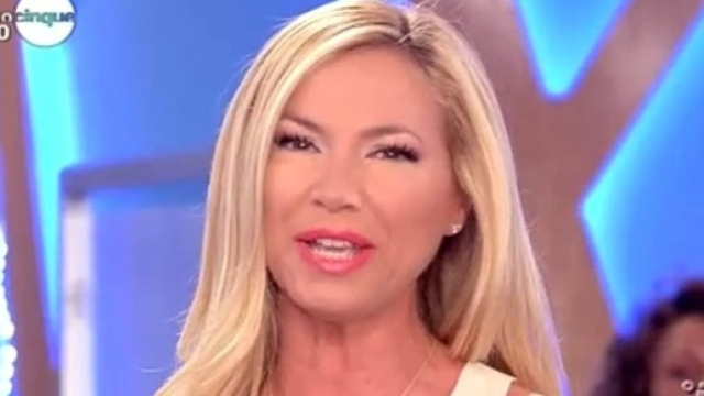 Federica Panicucci litiga a Mattino 5.