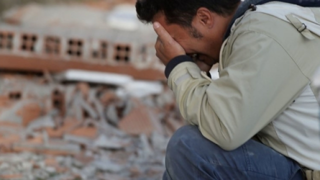 La terra non arresta la paura, il terremoto impietoso sconvolge ancora il Centro Italia.
