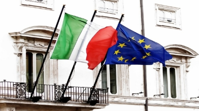 Le bandiere di Italia e Unione Europea.