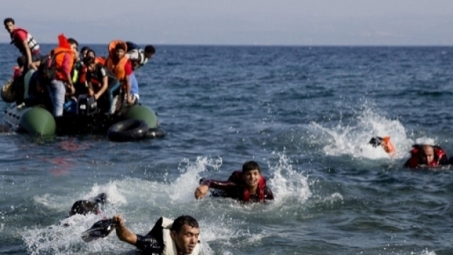 Migranti: nuova tragedia del mare, barcone con 500 persone si ... - radioinblu.it