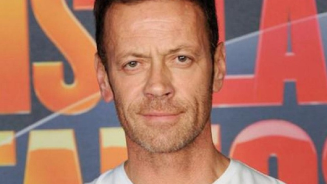 Rocco Siffredi sostituisce Alvin a L'isola dei Famosi.